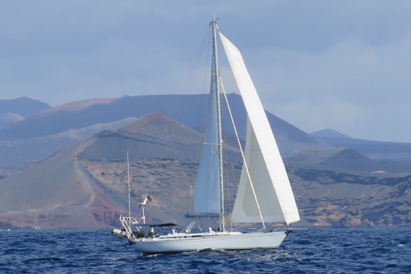 Kanarentörns-legal und sicher, Lanzarote und La Graciosa von Moana Yachtcharter