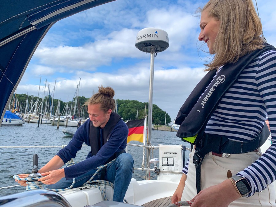 Harbour manoeuvres training by
