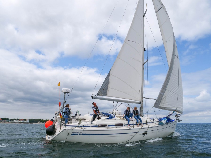 Harbour manoeuvres training by