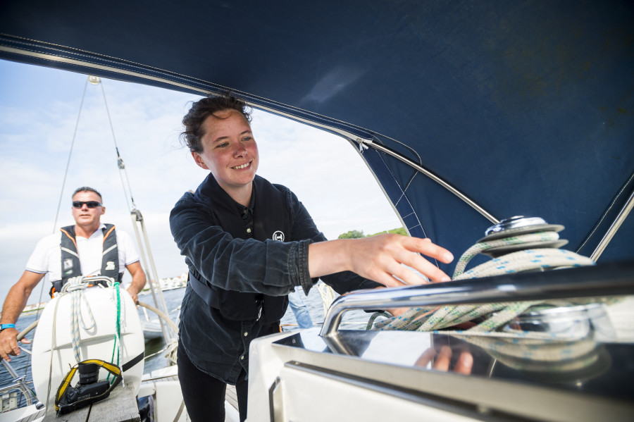 Harbour manoeuvres training by Lübecker Segelschule
