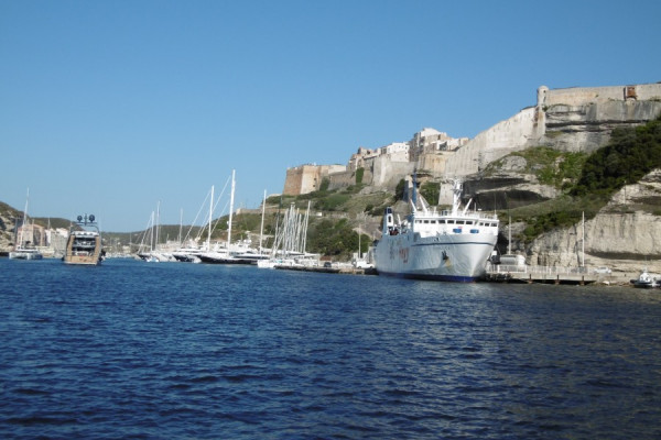 Segeltörn zwischen Sardinien und Korsika mit Tauchmöglichkeit von 