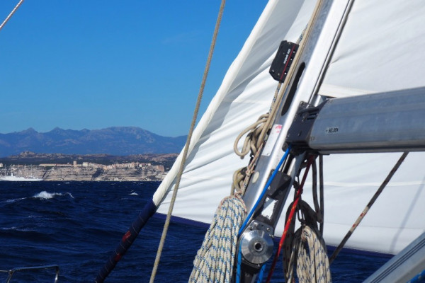 Segeltörn zwischen Sardinien und Korsika mit Tauchmöglichkeit von Meridian-Yachting