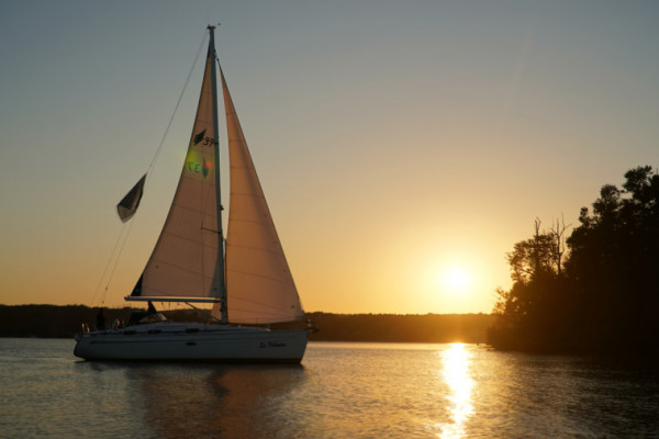 Sunset-Sailing auf dem Scharmützelsee bei Berlin von AHOI Mitsegeln Berlin
