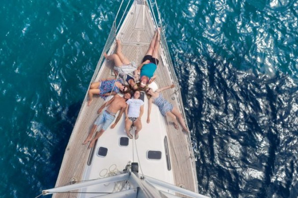 Chill-Segeln im Ionischen Meer auf Weltumsegleryacht – mit Geschichten 😉 von MoritzWichmann