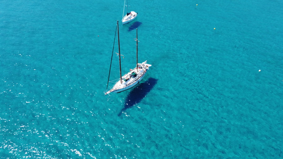 Leisurely sailing on a classic yacht, Elba, Sardinia, Corsica Giglio, Capraia by
