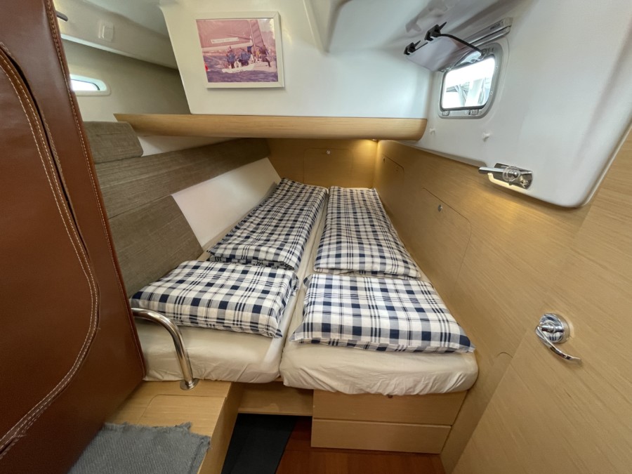 Volos–Athens on cruiser racer First 50 by