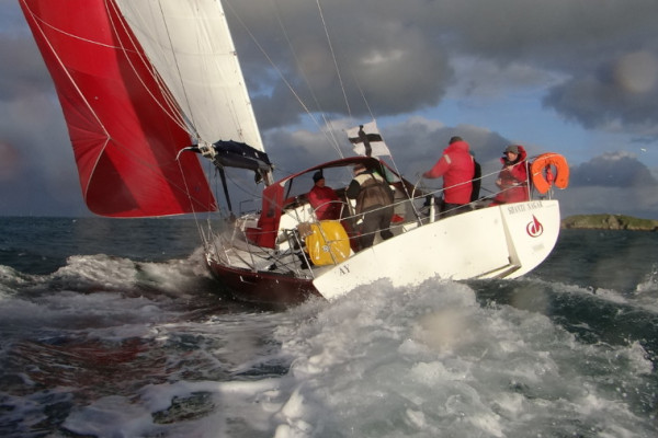 SAINT-MALO Englische Kanalinseln in kleiner Crew auf Cruiser-Racer von 