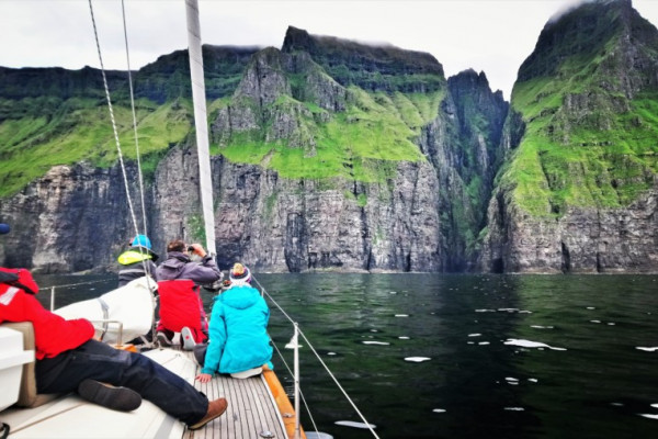 Z03-23: Inselhüpfen um die Färöer-Inseln von Offshore Yacht Charter