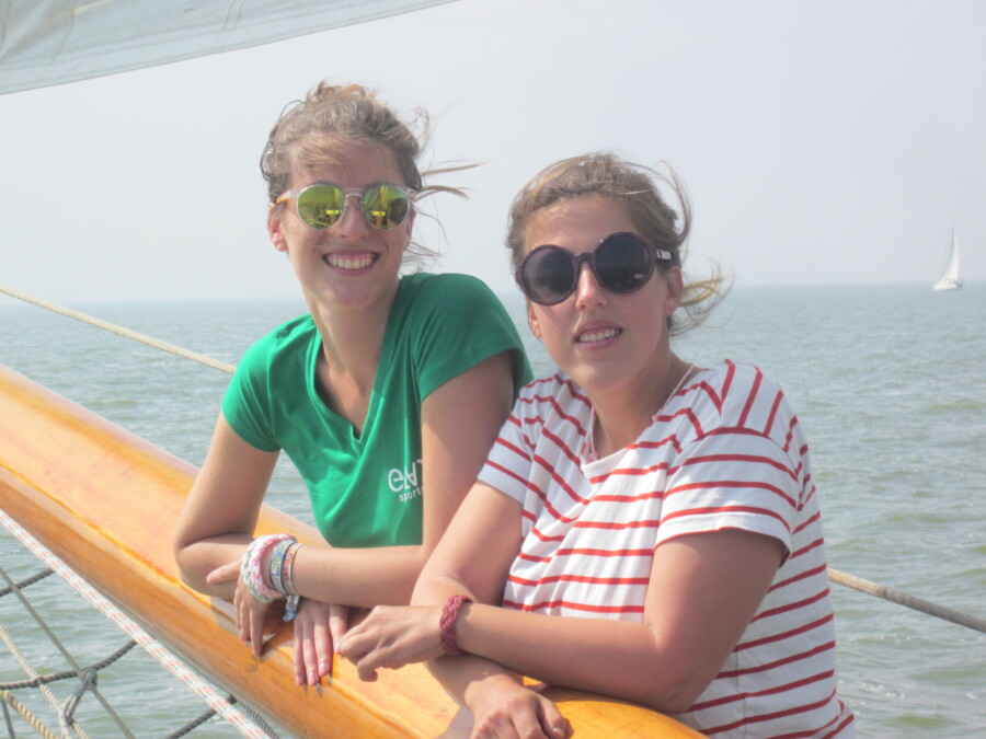 Family sailing on the IJsselmeer by elan sportreisen