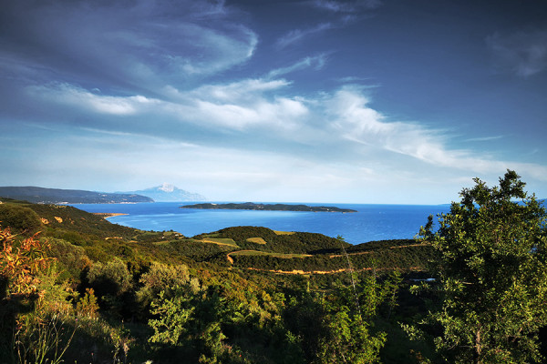 Mitsegeltörn zu den grünen Inseln der nördlichen Ägäis. Erlebe die Schönheit rund Athos von North Hellas Sailing