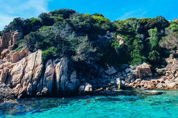 Entdecke die Karibik Europas – Individueller Törn Sardinien, Korsika für 6 Personen von 5 Senses Sardinia
