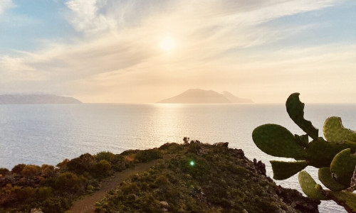 Titelbild von Törnbericht Wandern & Segeln auf den Liparischen Inseln