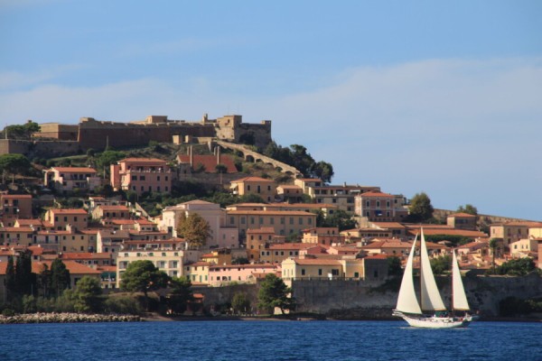 Genusssegeln auf einem Klassiker, Elba, Sardinien, Korsika Giglio, Capraia von Engelsailing