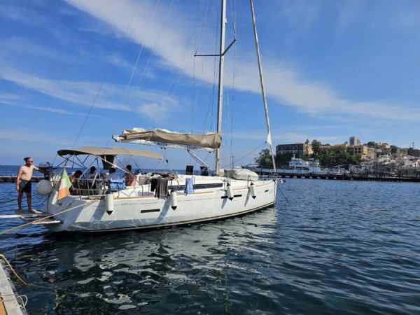 Sizilien mit liparischen Inseln und Vulkan Stromboli auf Sun Odyssey 449 von SkippyTirol
