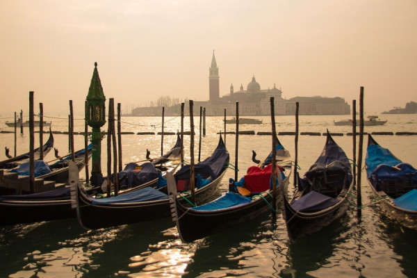 Segeln zu Venedig auf POGO 12.50 von Rocket Science Sailing
