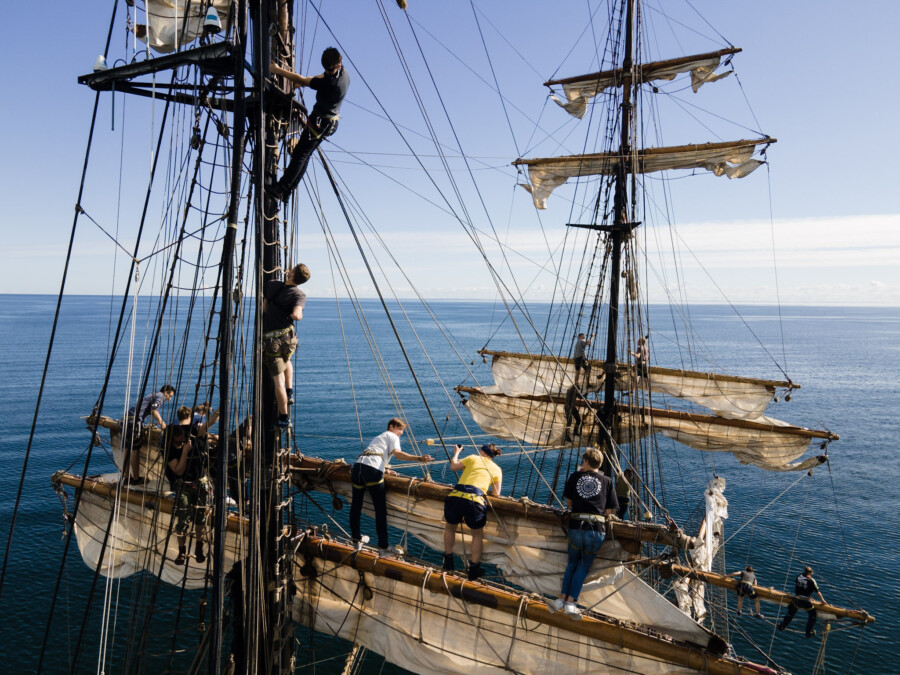 Tinsel in the Rigging – Christmas Sailing Trip from