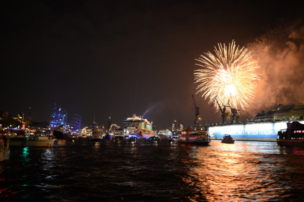 Hamburger Hafengeburtstag 24 –  Abendfahrt mit großem Feuerwerk von Rederij van Linschoten