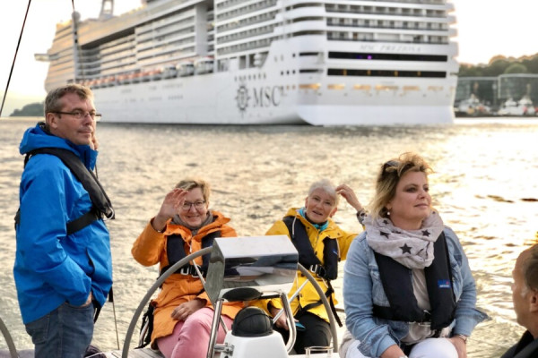 2 Std. Yacht-Event „Cruise in the City“ ab/an Hamburg. Alternative Hafenrundfahrt! von 