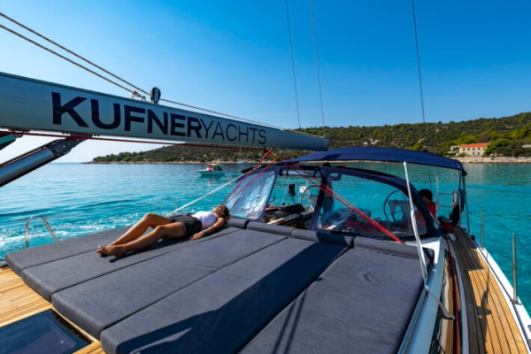 Entdecke die Freiheit auf hoher See – Segle und Feiere mit BlackSails Yachting! von 