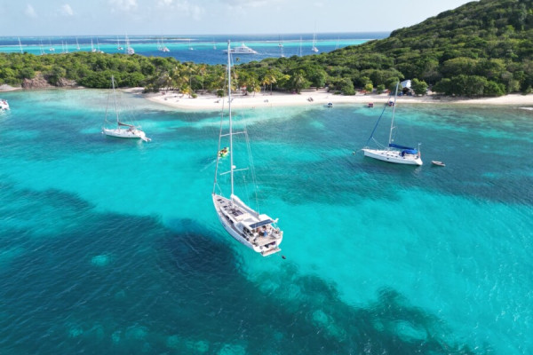 Deine Yacht mit Freunden oder Familie in der Karibik (mit Skipper) von 