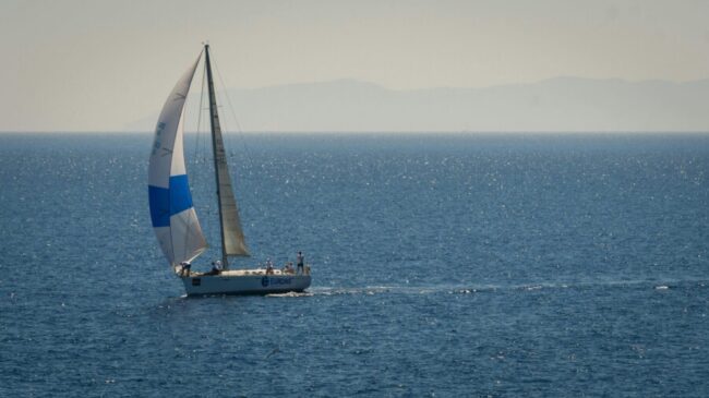 Sailing boat with spinnaker
