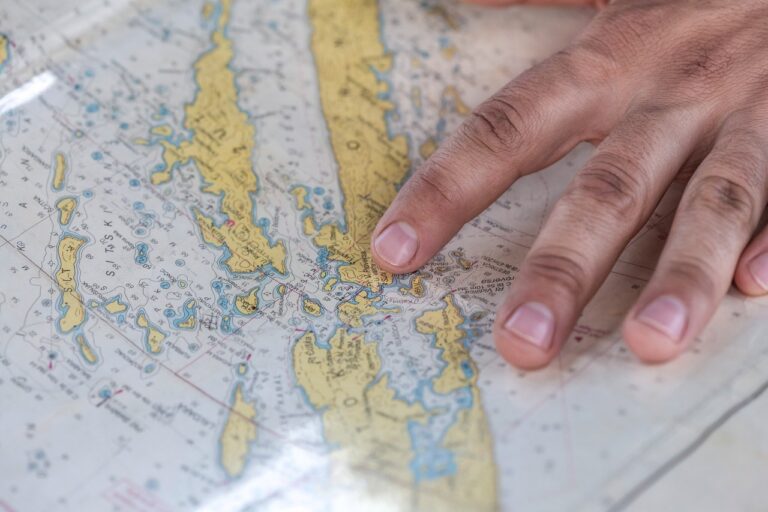 Recording nautical miles on a sea chart