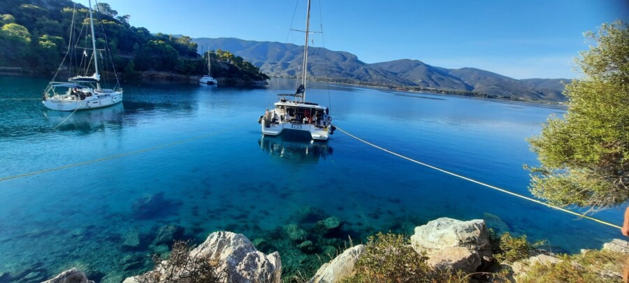 Cabin charter in Greece – catamaran through paradise. Short trip from Athens. by