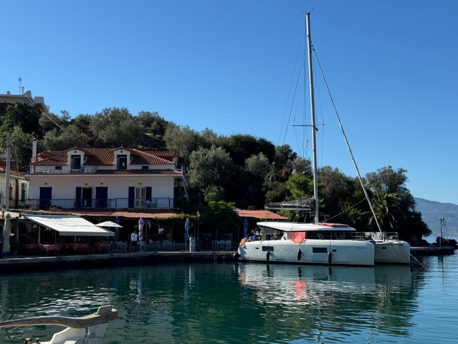 Cabin charter in Greece – catamaran through paradise. Short trip from Athens. by