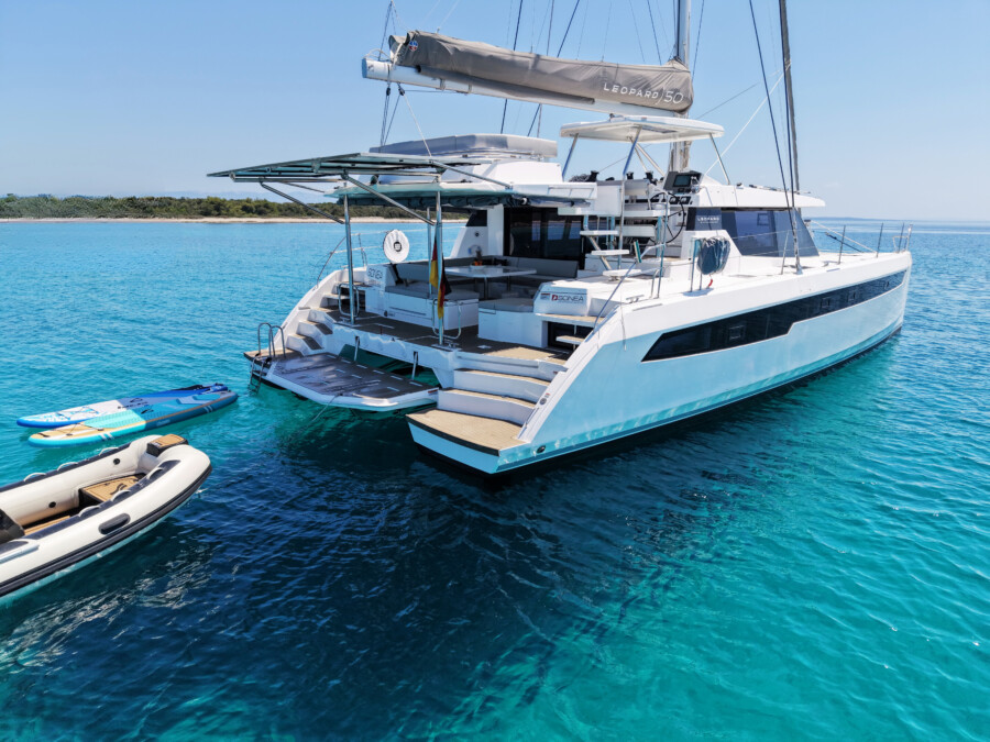 CROATIA: Island hopping in Dalmatia – round trip from Sukosan on a Leopard50 by