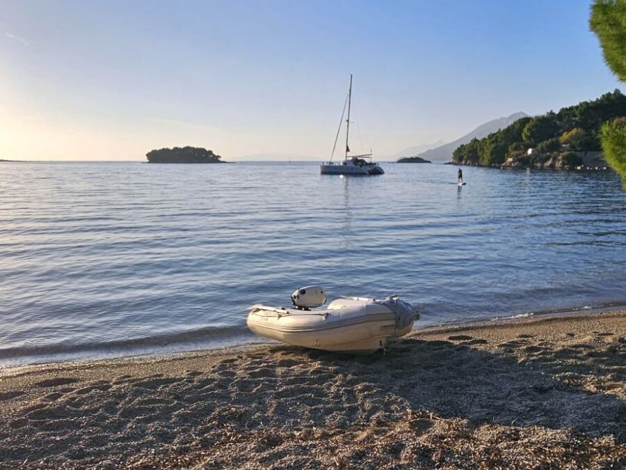 Catamaran Lagoon 410 with skipper by