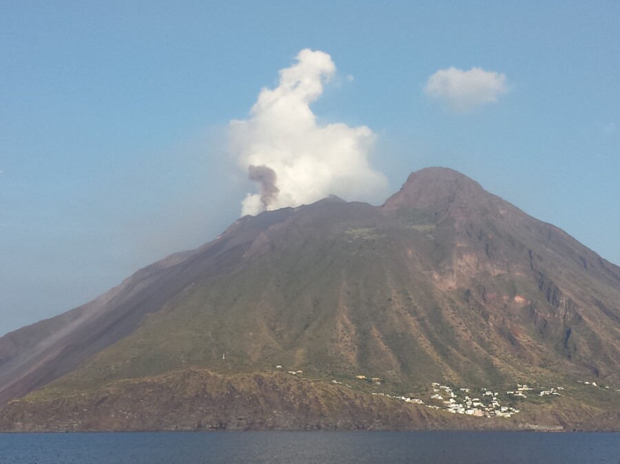cabin charter Aeolian Islands – Volcanoes and Sea by