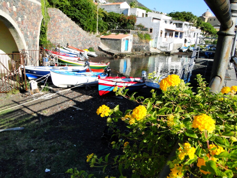 cabin charter Aeolian Islands – Volcanoes and Sea by