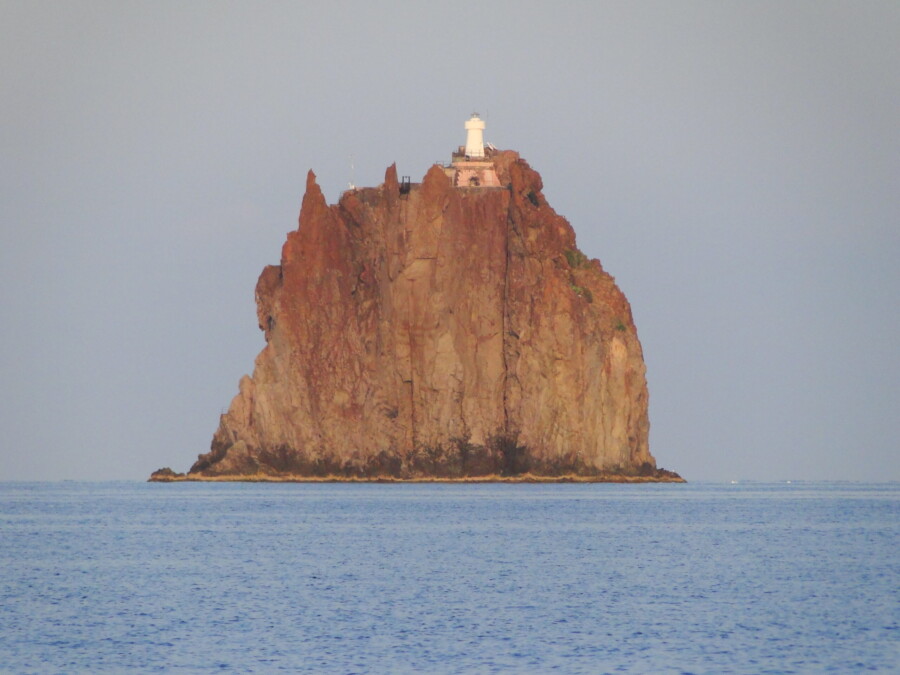 cabin charter Aeolian Islands – Volcanoes and Sea by