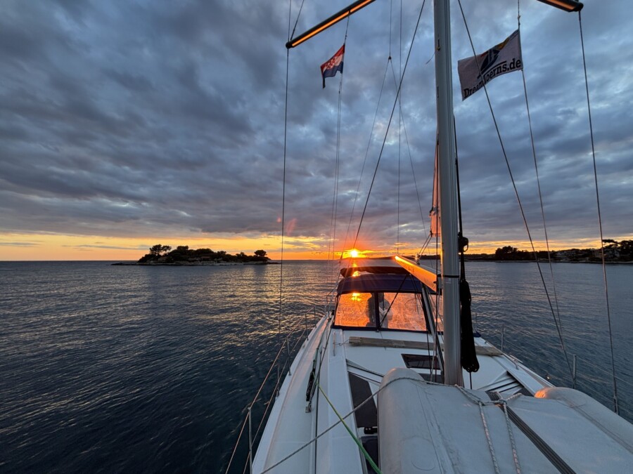 Sailing for young people and students by