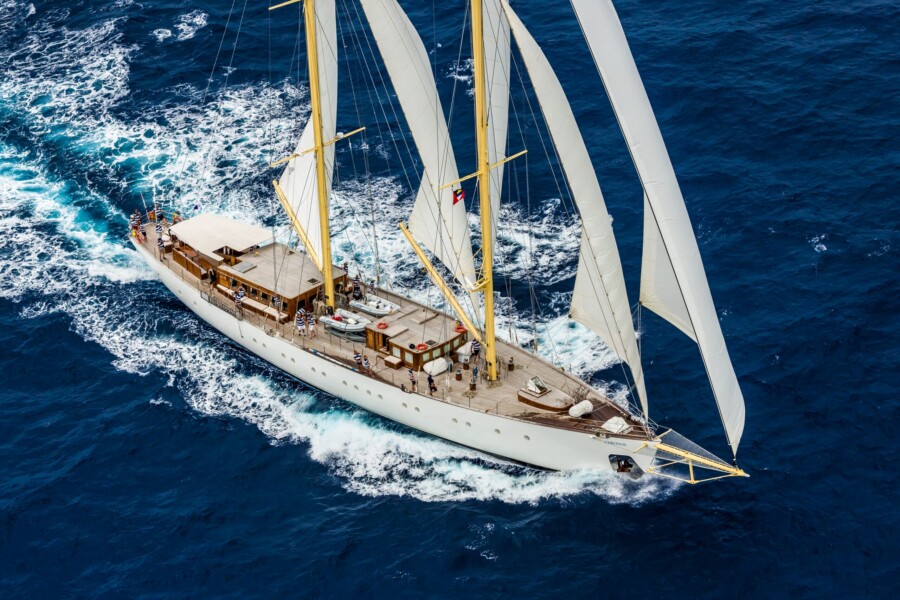 On the "Barefoot Route" across the Atlantic by