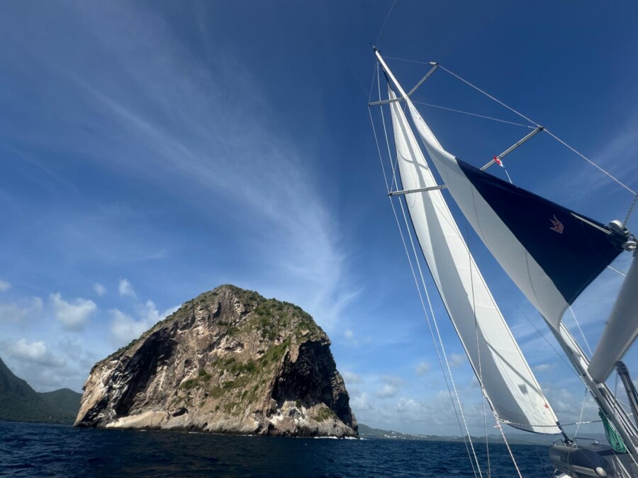 CARIBBEAN CABIN CHARTER: THE GRAND GRENADINES CIRCUIT FROM MARTINIQUE by