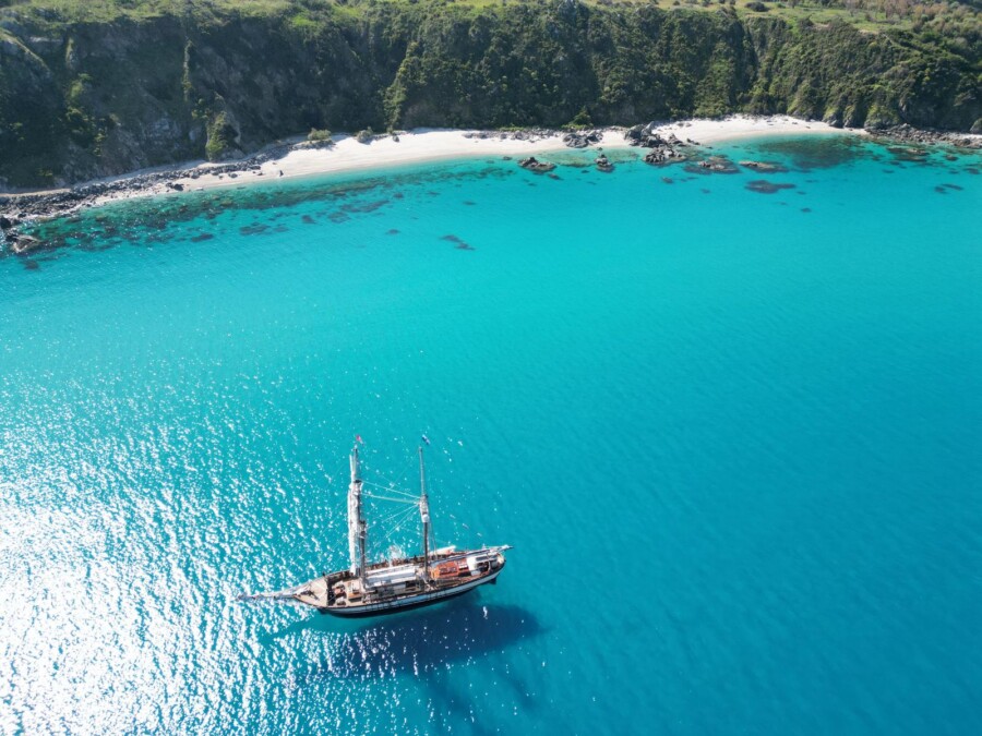 Sailing voyage Antigua & Lesser Antilles | Caribbean island hopping on a tall ship by