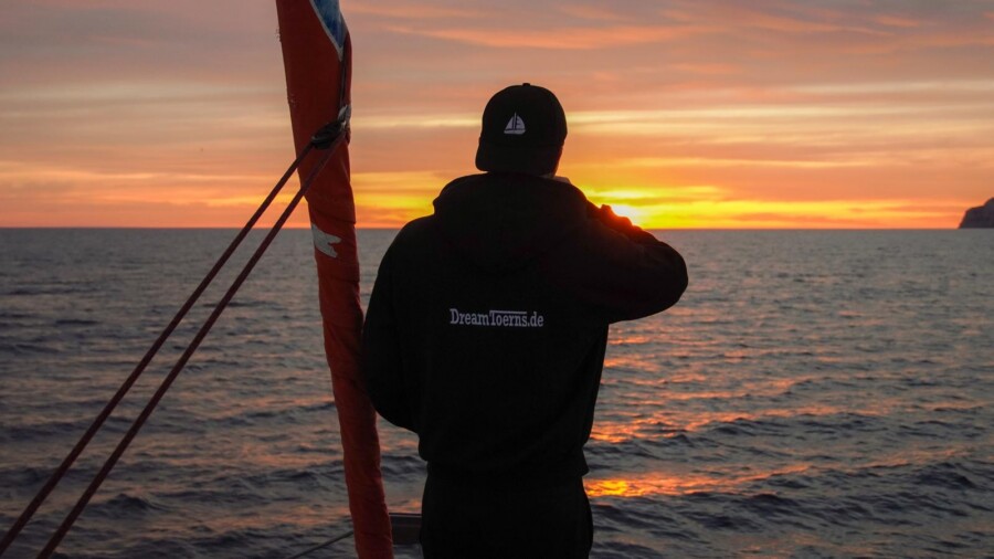 Sailing for young people and students by