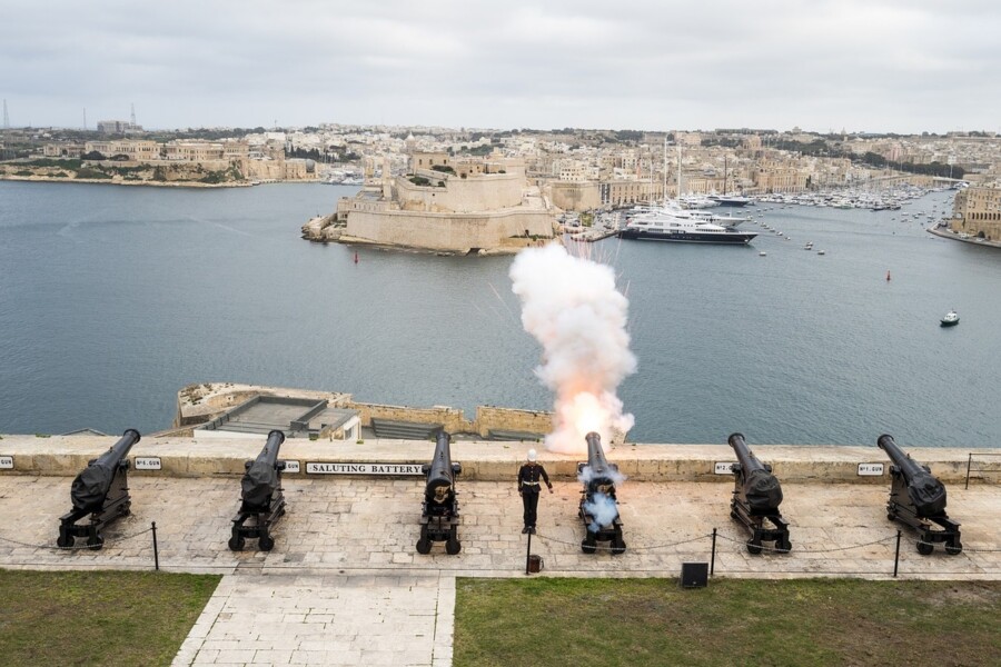 Sailing around the island of Malta by