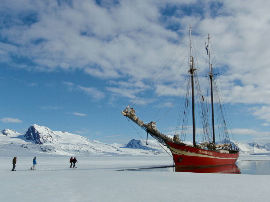 Sailing & Hiking on Svalbard | 9 Days in the Arctic under the Midnight Sun by
