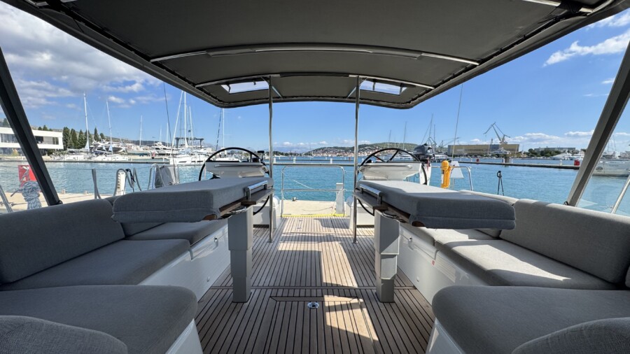 Yacht charter incl. skipper in Croatia on a Beneteau 54 Oceanis by