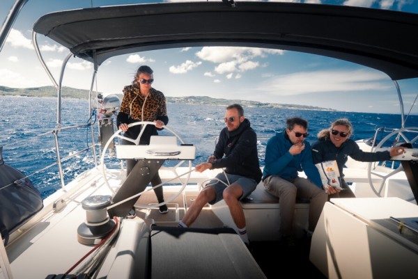 Italien vom Segelboot entdecken: Ein Traumurlaub in Sardinien von sailwithus