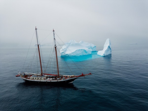 Sail & Fly Antarktis: Expeditionssegeln zu Pinguinen, Walen & Eisbergen von 