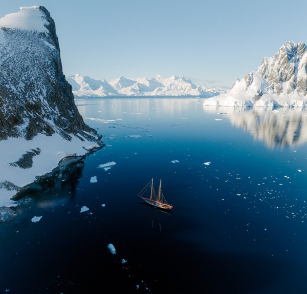 Sail & Fly Antarktis: Expeditionssegeln zu Pinguinen, Walen & Eisbergen von Rederij van Linschoten