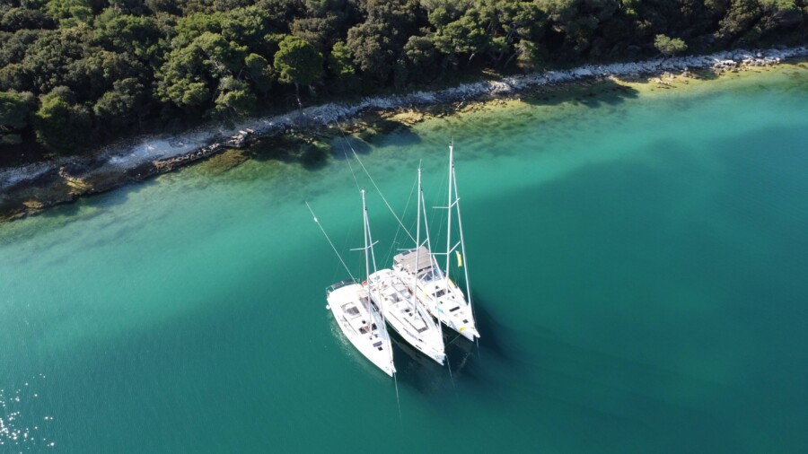 Private 4 cabin yacht with skipper – Greece / Peloponnese by