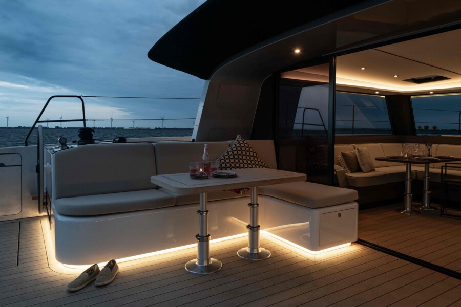 VAAN R4 with skipper, electric propulsion, generator, air conditioning, Starlink all incl. by E-Charter.de