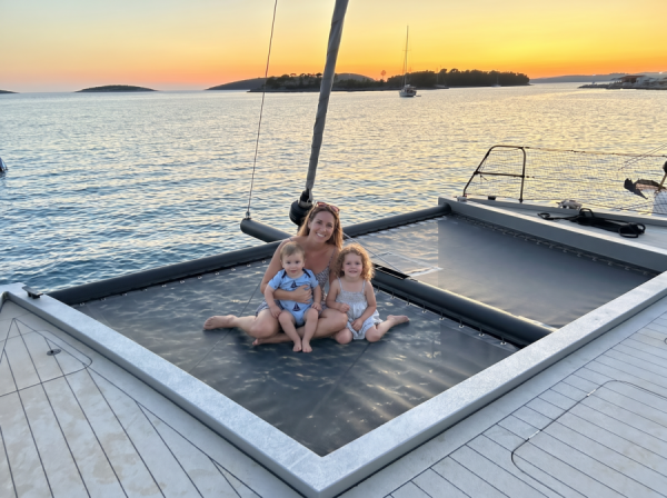 Sailing with children (2–6 years) – safety, practice & real experiences by E-Charter.de