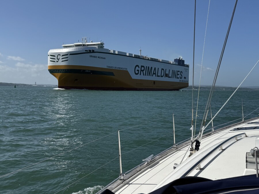 Solent Experience – Sailing Area Exploration Isle of Wight/ Southampton by Bernd Reese