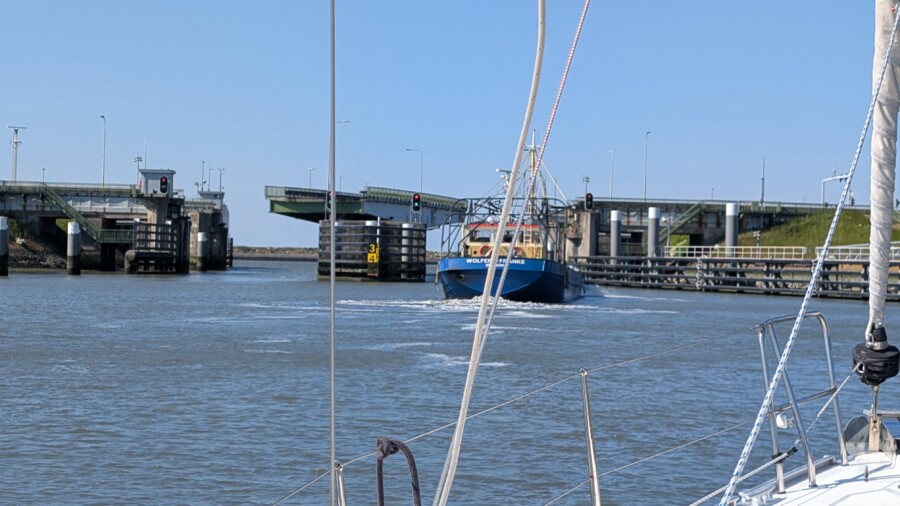 SKS sail training in the IJsselmeer region, on the Wadden Sea and the North Sea by