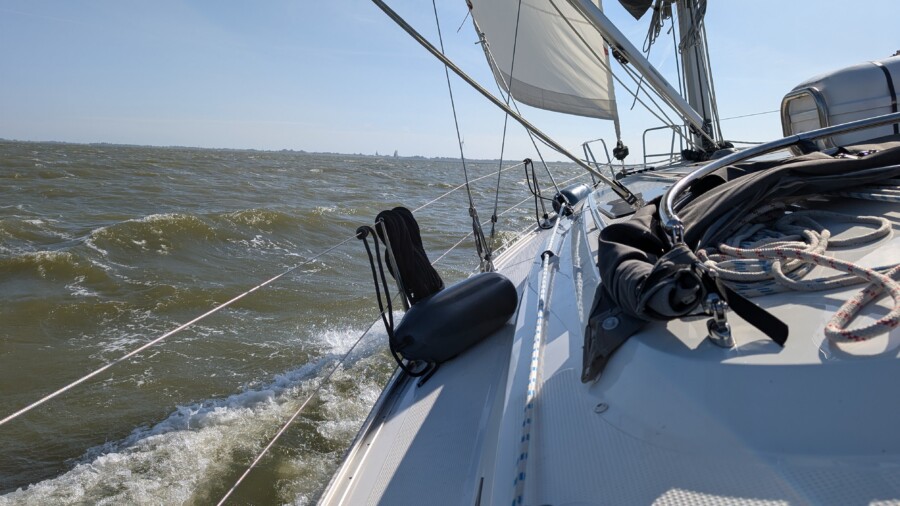 SKS sail training in the IJsselmeer region, on the Wadden Sea and the North Sea by